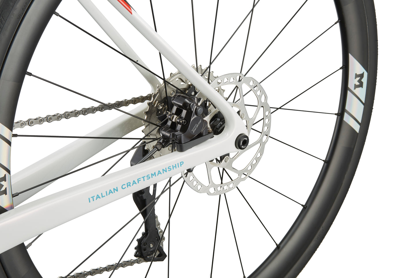 Close-up of the GRAN CORSA carbon road bike’s rear wheel, disc brake, chain, and frame with Italian Craftsmanship text.
