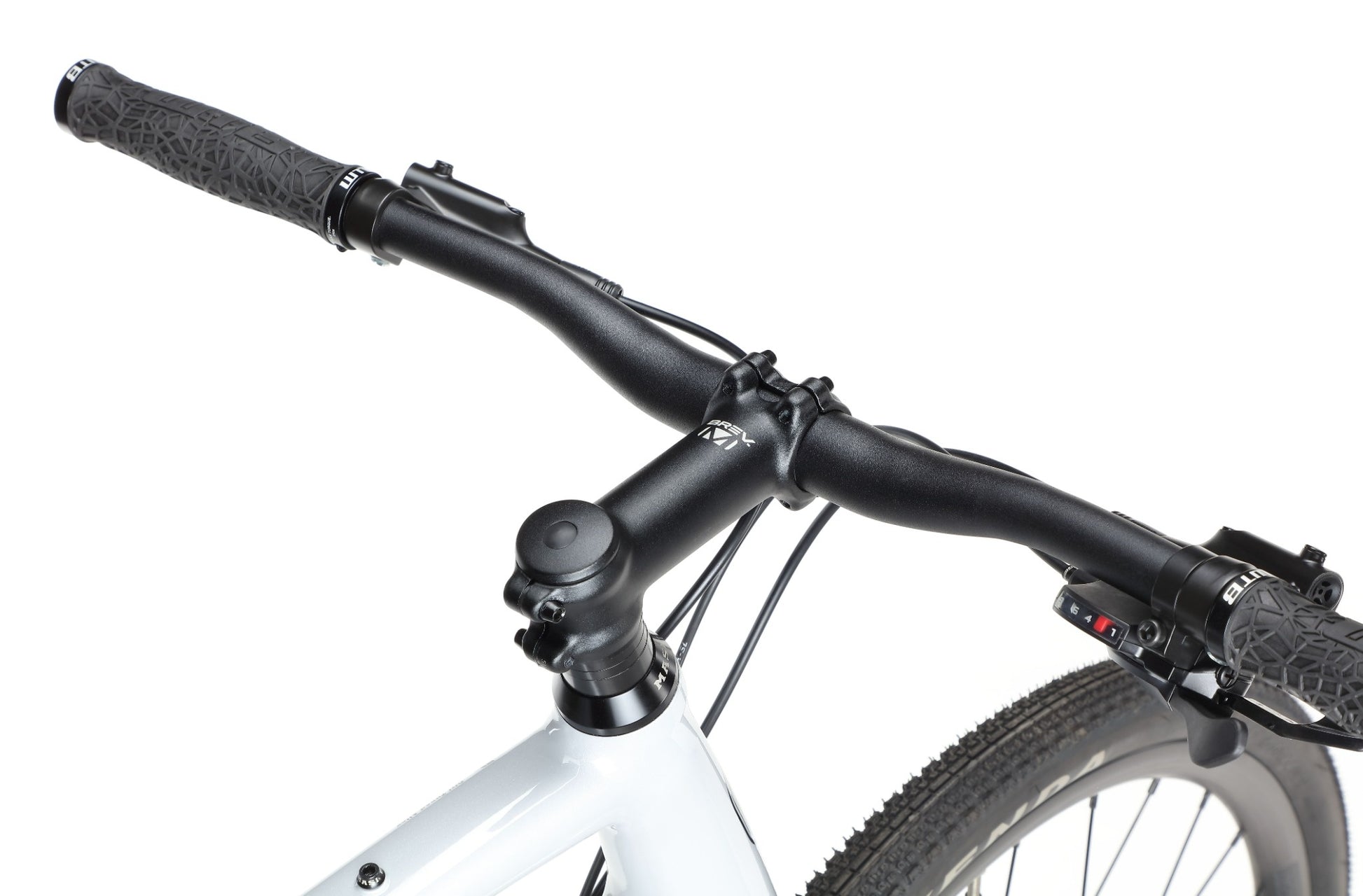 Close-up of the BRUNELLO 3 gravel bike’s black handlebar, stem, and front tire against a white background.